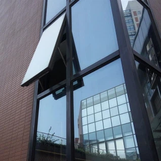 دیوار بیرونی شیشه